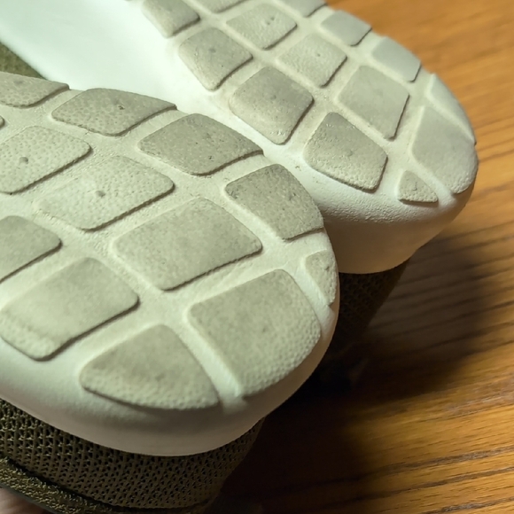 Nike Roshe Runners Green Sneakers - Picture 7 of 9